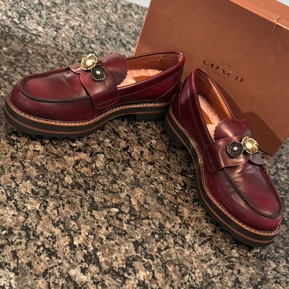 Coach Women’s Burgundy leather Loafers NWOT 7.5 - Picture 4 of 15